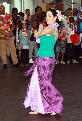 Hula dancer Schadia
